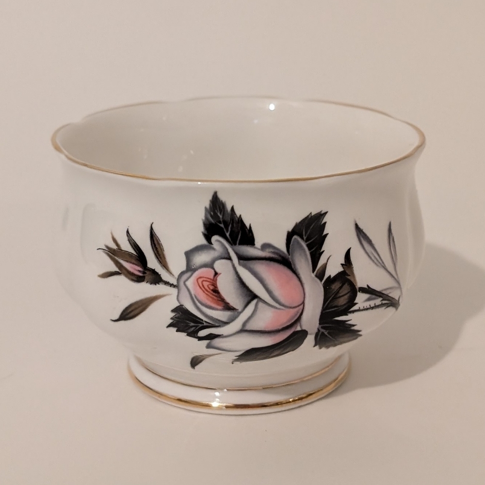 Royal Albert Queens Messenger Sugar Bowl